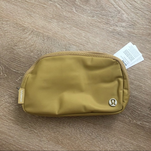 Lululemon Everywhere Belt Bag - Golden Sand - Picture 6 of 7